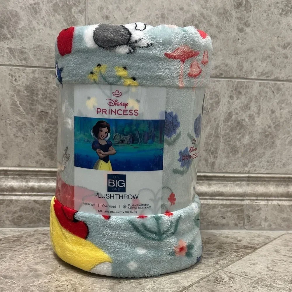 Snow White Throw Blanket Oversized Disney Plush Throw Big One NEW 60 x 72
